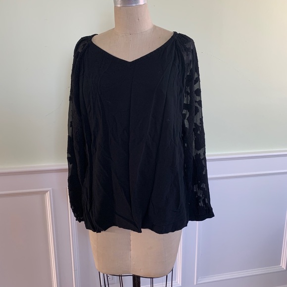 LOFT Tops - LOFT Floral Burnout Top